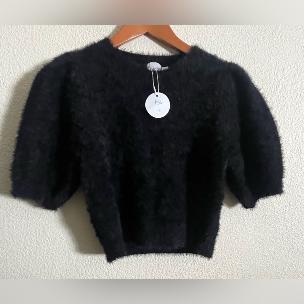 NWT Black Cropped fuzzy sweater ~ fitted stretch short puff sleeve size S